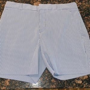 Banana Republic 5 in. Shorts size 4, blue and white, striped, comfortable